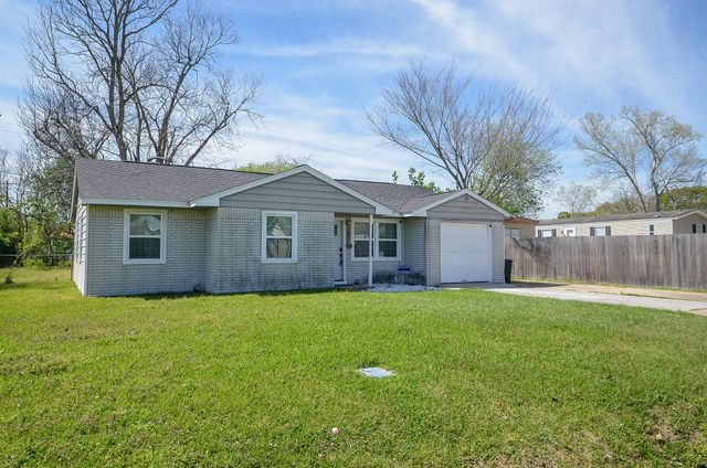 201 Inwood Lane, Highlands, TX 77562