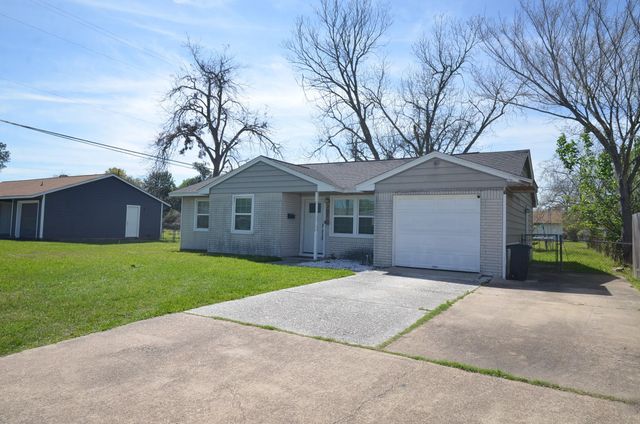 201 Inwood Lane, Highlands, TX 77562