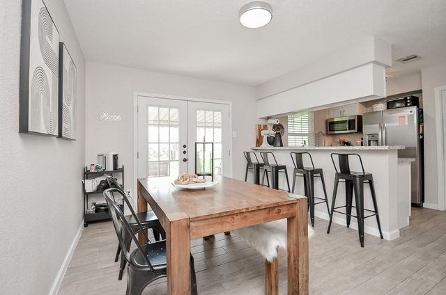 201 Inwood Lane, Highlands, TX 77562