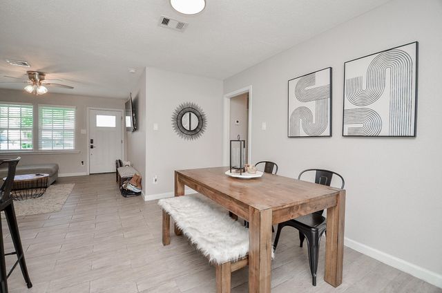 201 Inwood Lane, Highlands, TX 77562