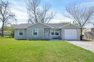 201 Inwood Lane, Highlands, TX 77562