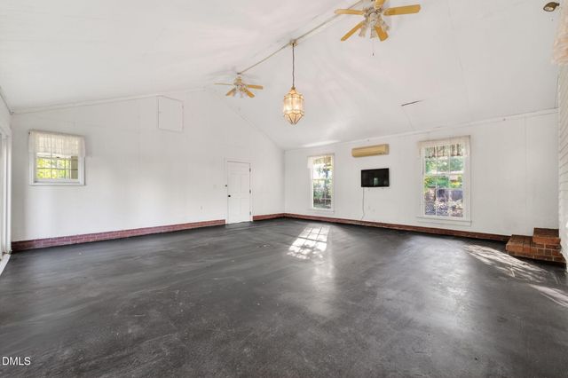207 W 3rd Street, Princeton, NC 27569