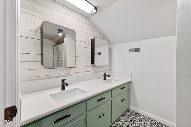 207 W 3rd Street, Princeton, NC 27569