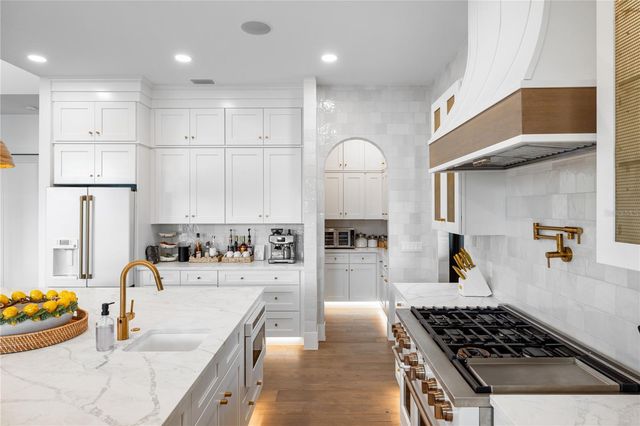 4634 HIGEL AVENUE, Sarasota, FL 34242