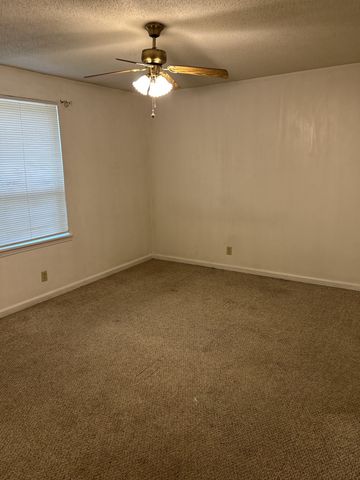 541 Roselawn Dr, Clarksville, TN 37042