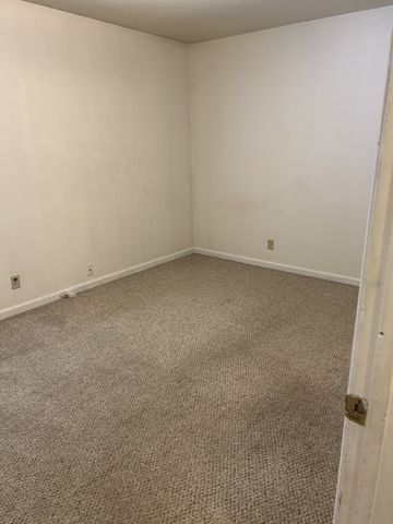 541 Roselawn Dr, Clarksville, TN 37042