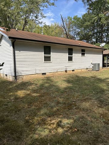 541 Roselawn Dr, Clarksville, TN 37042