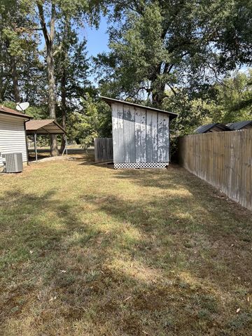 541 Roselawn Dr, Clarksville, TN 37042