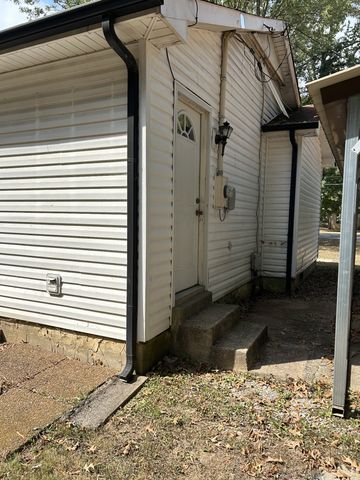 541 Roselawn Dr, Clarksville, TN 37042