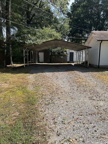 541 Roselawn Dr, Clarksville, TN 37042