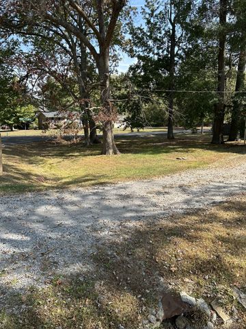 541 Roselawn Dr, Clarksville, TN 37042