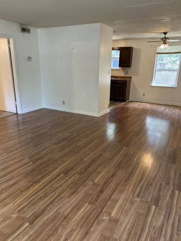541 Roselawn Dr, Clarksville, TN 37042