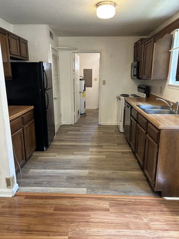 541 Roselawn Dr, Clarksville, TN 37042