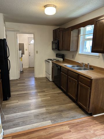 541 Roselawn Dr, Clarksville, TN 37042