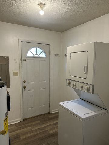 541 Roselawn Dr, Clarksville, TN 37042