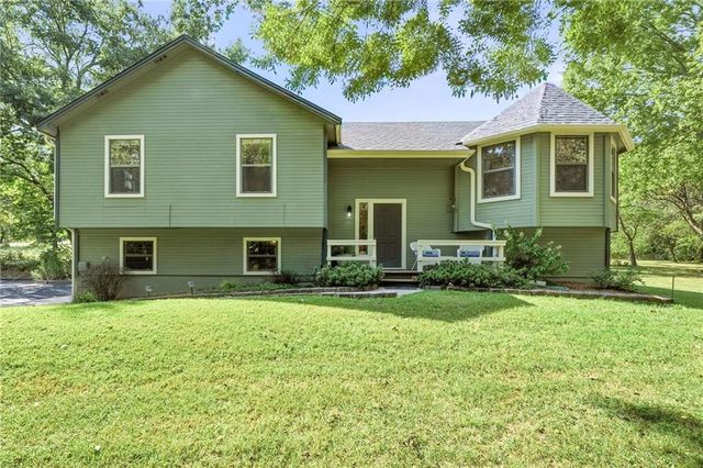 21820 S Martha Road, Peculiar, MO 64078