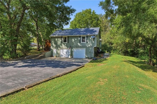 21820 S Martha Road, Peculiar, MO 64078