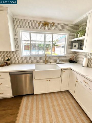 1386 Lichen Ct, Concord, CA 94521