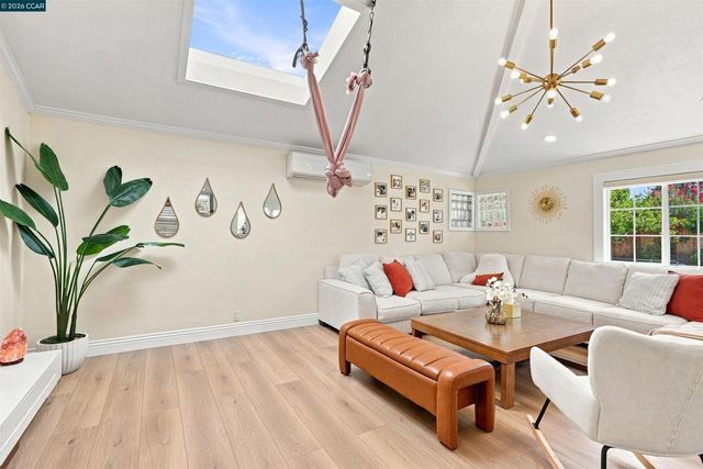 1386 Lichen Ct, Concord, CA 94521