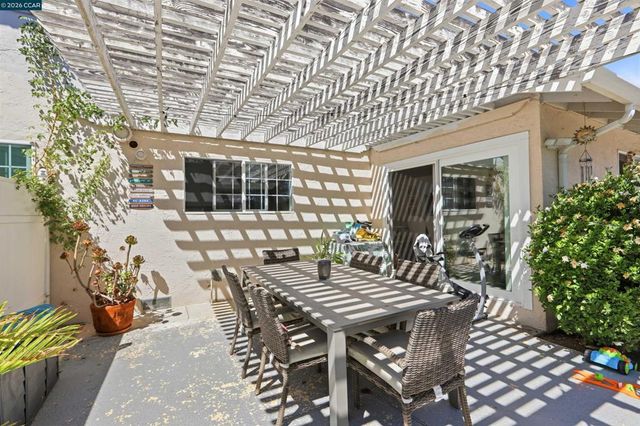1386 Lichen Ct, Concord, CA 94521