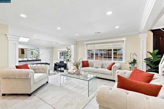 1386 Lichen Ct, Concord, CA 94521