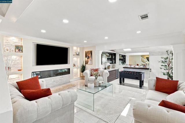 1386 Lichen Ct, Concord, CA 94521