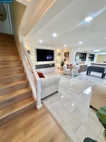 1386 Lichen Ct, Concord, CA 94521