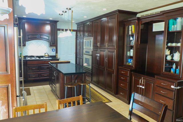 4627 S 50 E Road, Huntingburg, IN 47542