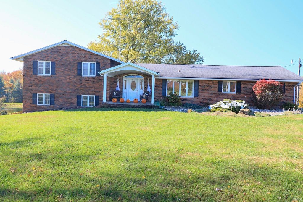 4627 S 50 E Road, Huntingburg, IN 47542