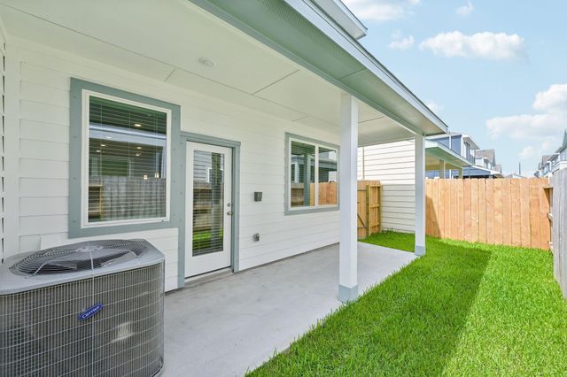 702 Sand Dollar Drive, Kemah, TX 77565
