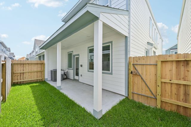 702 Sand Dollar Drive, Kemah, TX 77565