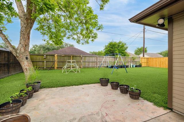 1159 Carey Drive, Angleton, TX 77515