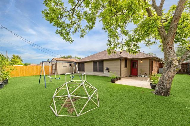 1159 Carey Drive, Angleton, TX 77515