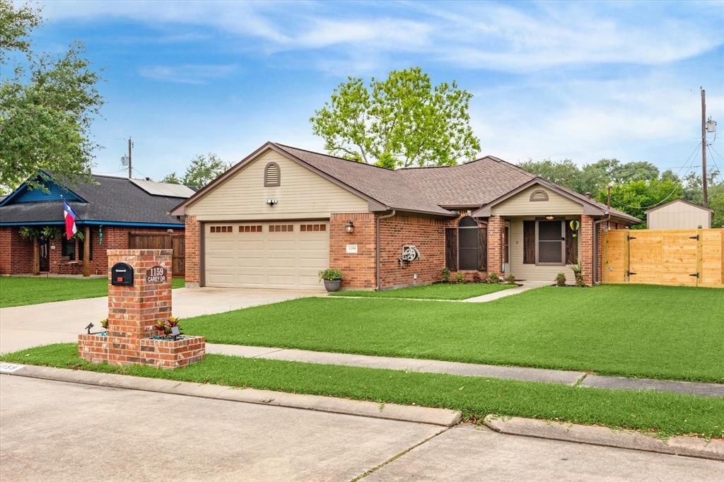 1159 Carey Drive, Angleton, TX 77515