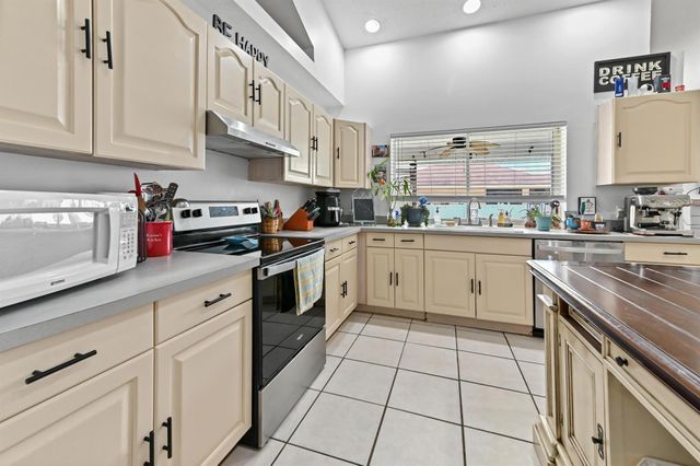 1014 SW Canary Terrace, Port St Lucie, FL 34953