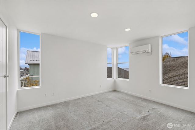 1017 W Crockett Street, Seattle, WA 98119