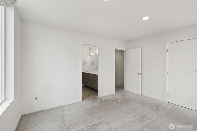 1017 W Crockett Street, Seattle, WA 98119