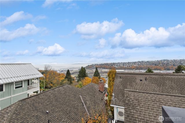 1017 W Crockett Street, Seattle, WA 98119