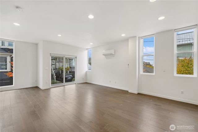 1017 W Crockett Street, Seattle, WA 98119