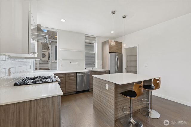 1017 W Crockett Street, Seattle, WA 98119