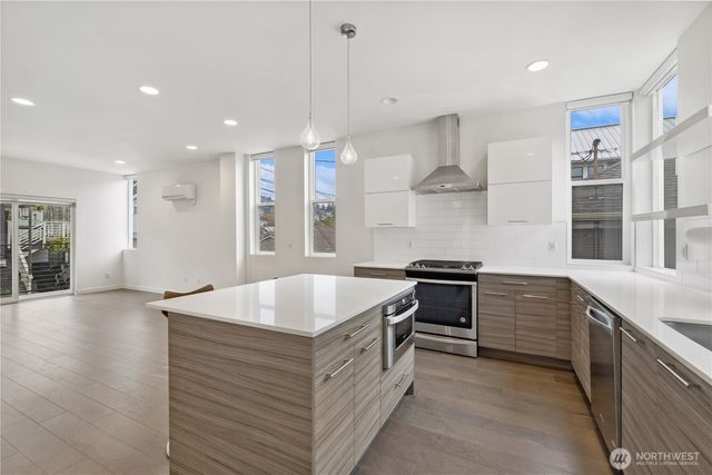 1017 W Crockett Street, Seattle, WA 98119