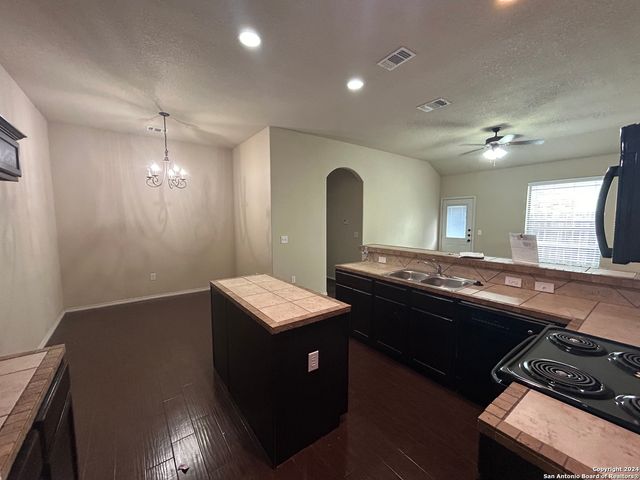 716 Creekside Circle, New Braunfels, TX 78130