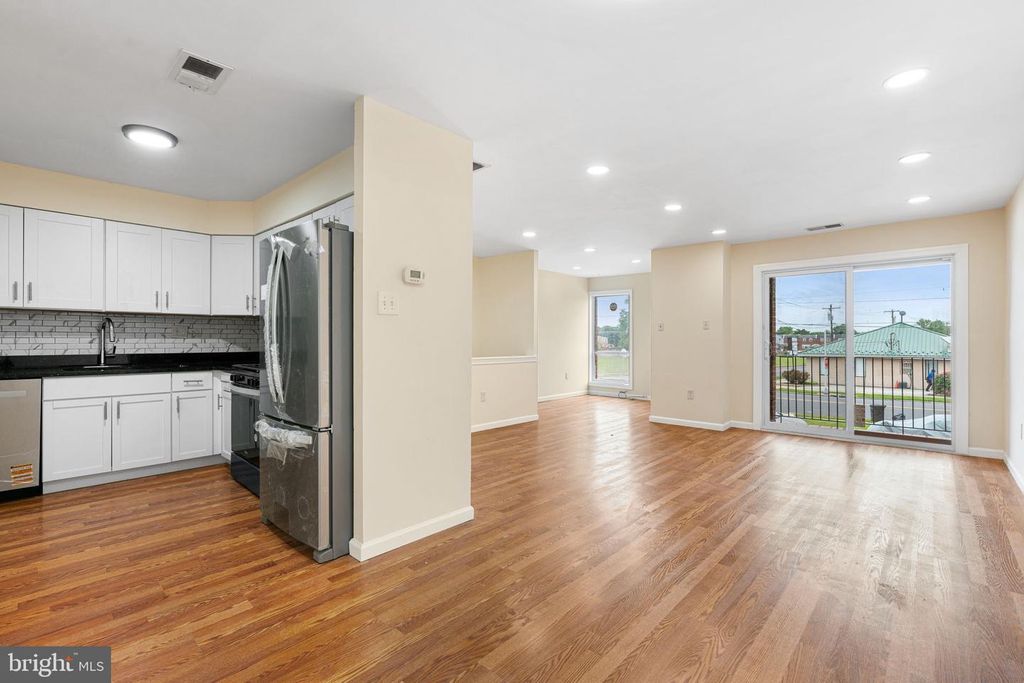 3281 RED LION RD, PHILADELPHIA, PA 19114 — exterior