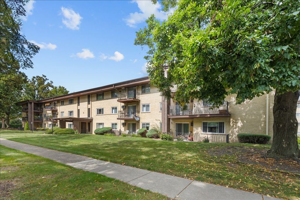 1206 E Fairview Street 305, Arlington Heights, IL 60005