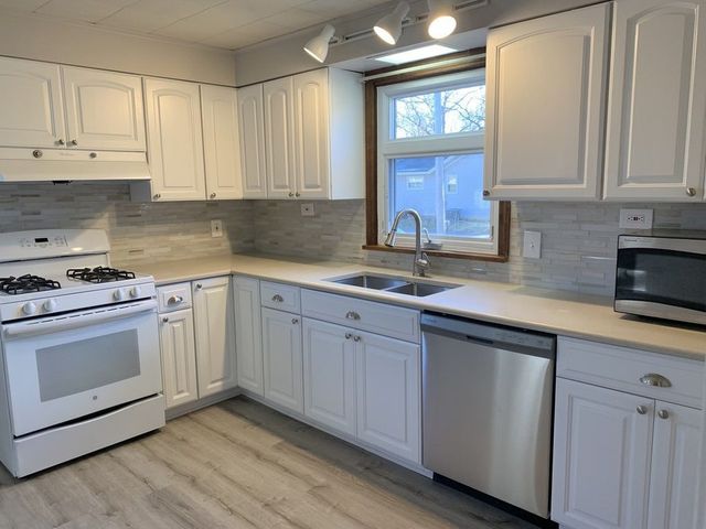 100 Ash Street, Lake Zurich, IL 60047