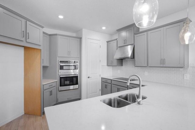 717 STEEL DRIVE, Apollo Beach, FL 33572