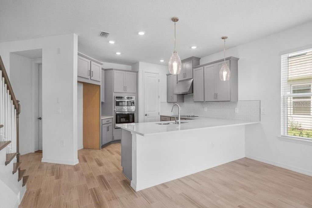 Image 12 of property listing at 717 STEEL DRIVE, Apollo Beach, FL 33572