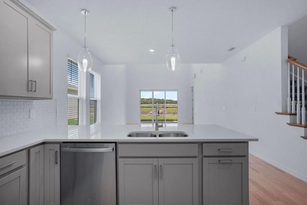 Image 8 of property listing at 717 STEEL DRIVE, Apollo Beach, FL 33572