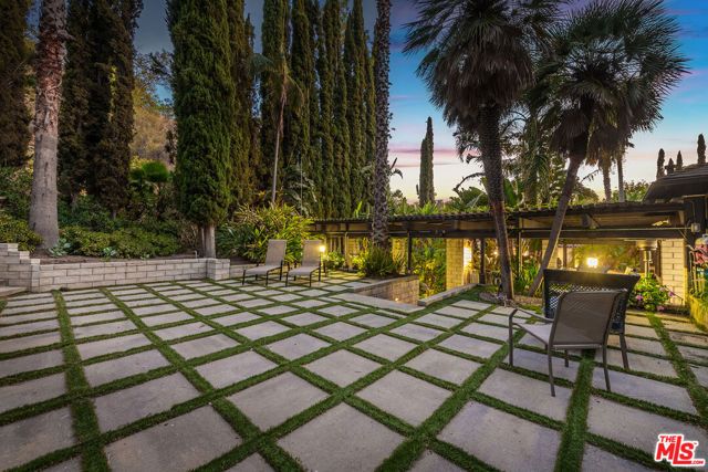 1258 E Elmwood Avenue, Burbank, CA 91501