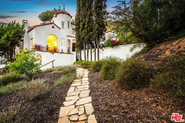 1258 E Elmwood Avenue, Burbank, CA 91501